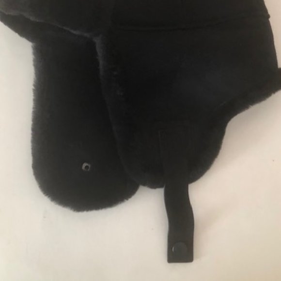 UGG ​genuine shearling suede black trapper hat. Aviator. Sheepskin. Medium - Picture 7 of 13